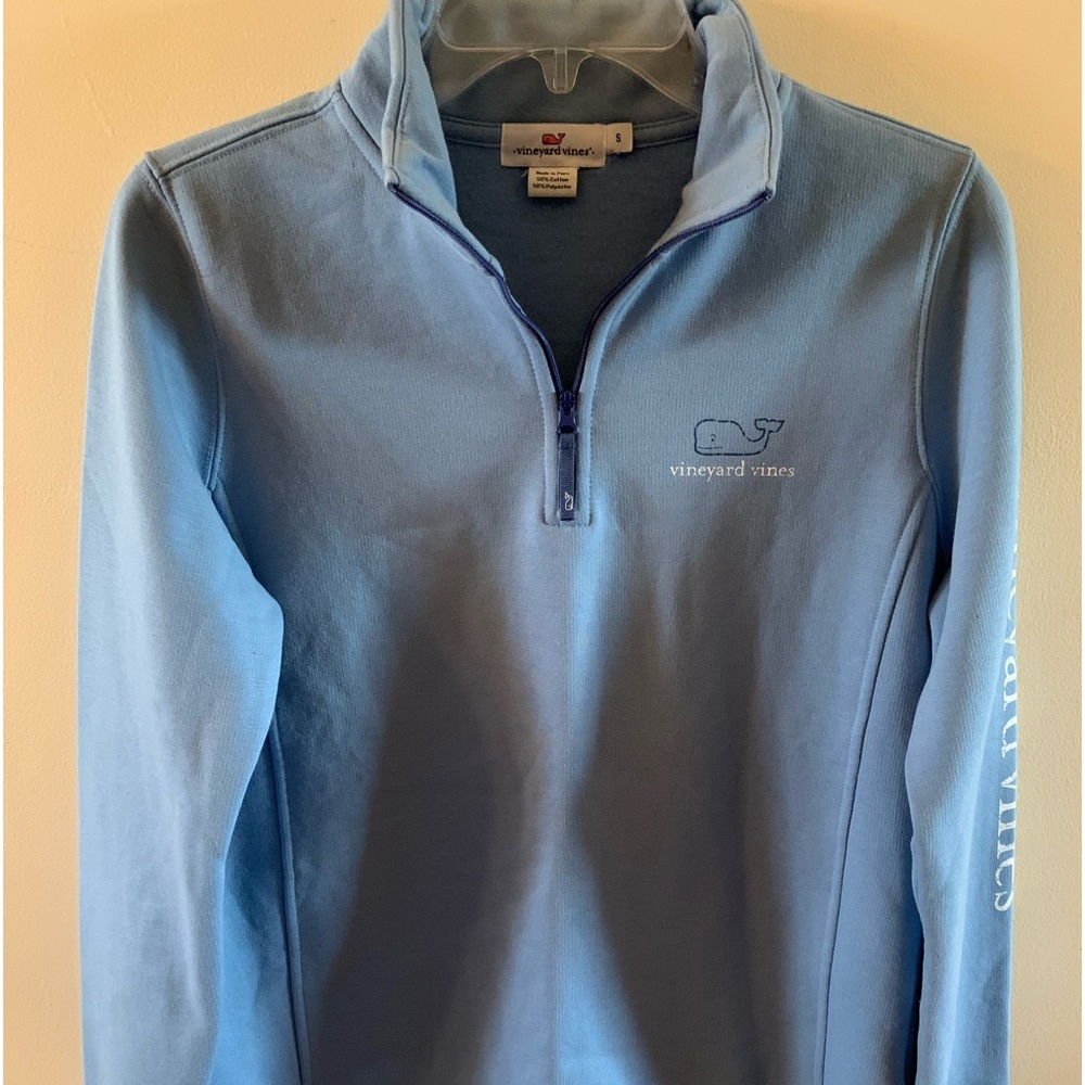 Vineyard Vines woman’s small 3/4 zip up long sleeve shirt light blue color.